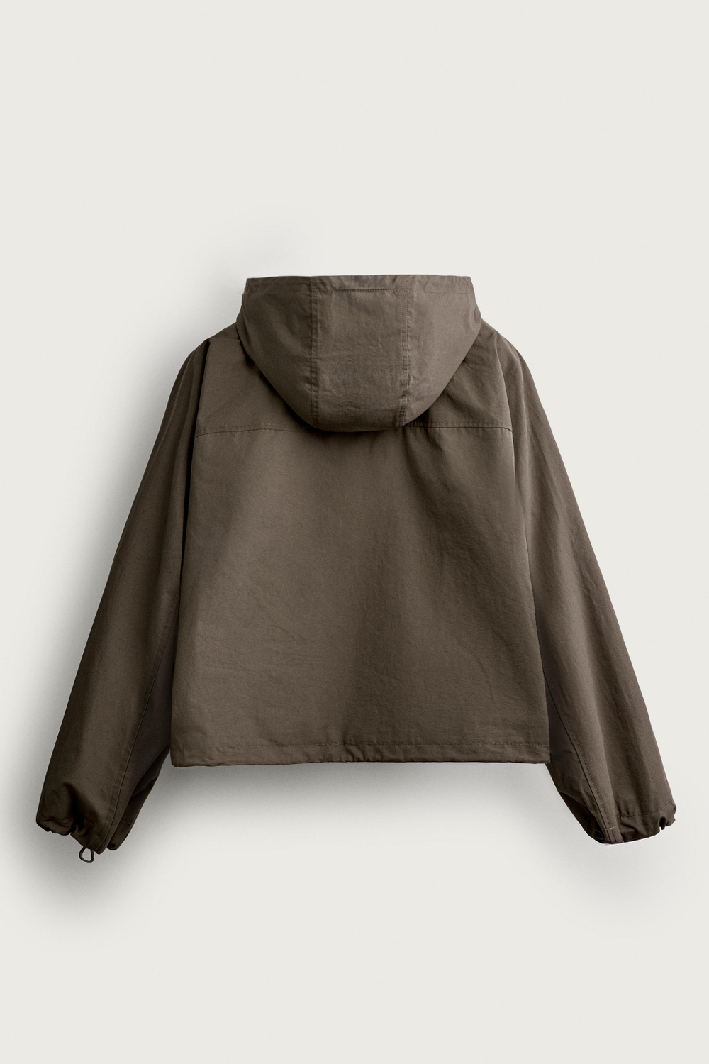 УКОРОЧЕННАЯ КУРТКА ИЗ ВЫСОКОТЕХНОЛОГИЧНОЙ ТКАНИ С КАПЮШОНОМ — ZARA