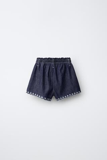 ZARA СВОБОДНЫЕ ДЖИНСОВЫЕ ШОРТЫ С ЦВЕТОЧНОЙ ВЫШИВКОЙ, СИНИЙ