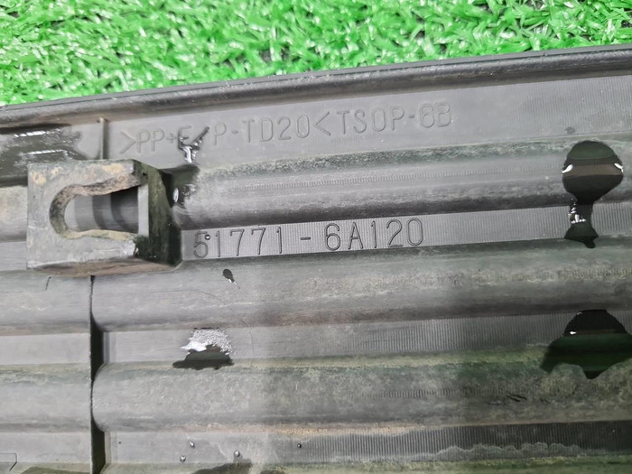 Накладка подножки правая Land Cruiser 200 (12-21)