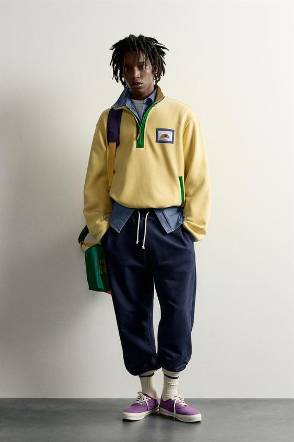 ZARA - FRUIT OF THE LOOM™ ФЛИСОВАЯ ТОЛСТОВКА С НАШИВКАМИ, ЖЕЛТЫЙ