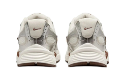 alt="Светоотражающие элементы на Nike V5 RNR Sail Fauna Brown"