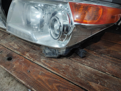 Фара левая + правая комплект, на запчасти Toyota Land Cruiser 200 12-15 Б/У Оригинал 8114560F30