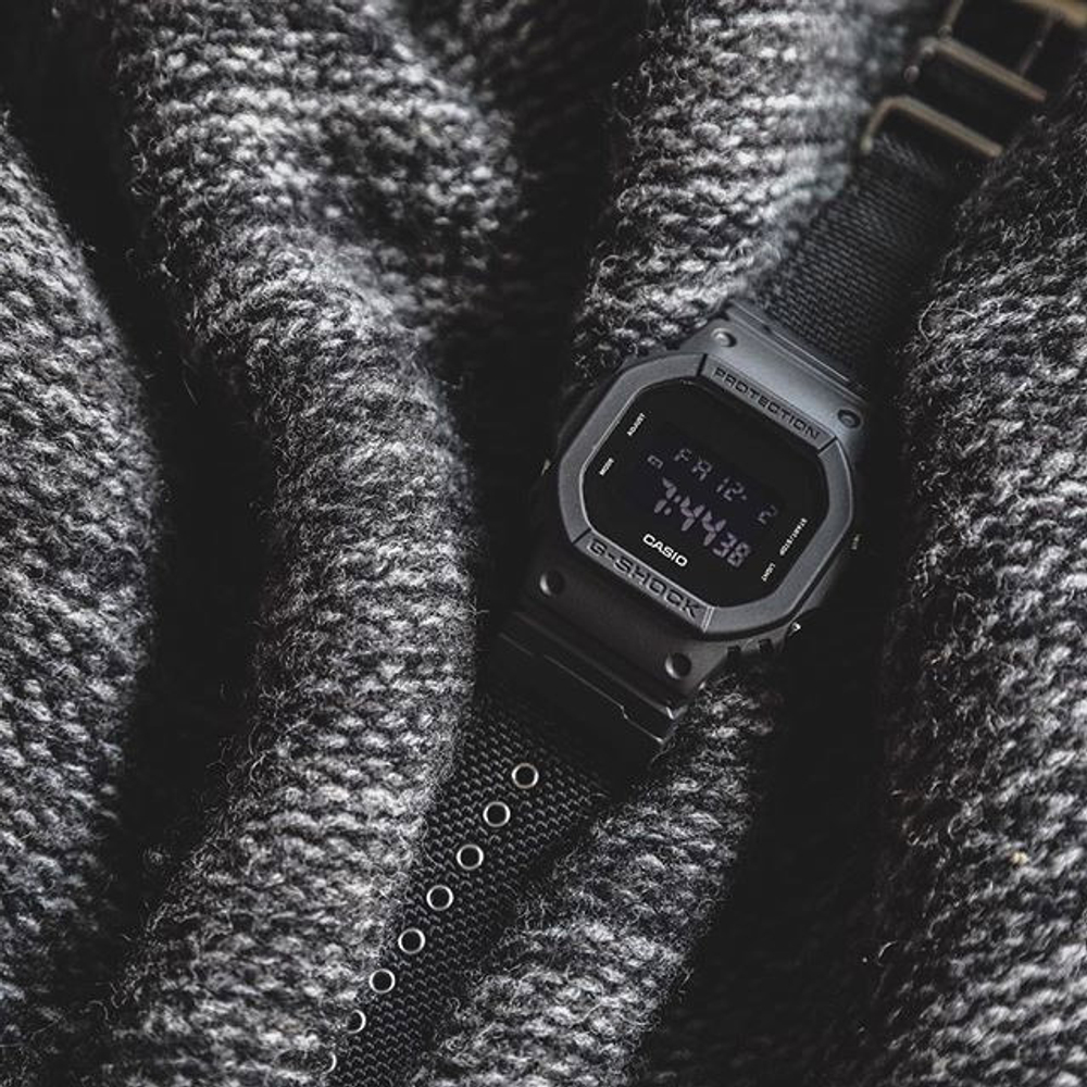 Часы Casio DW-5600BBN-1ER