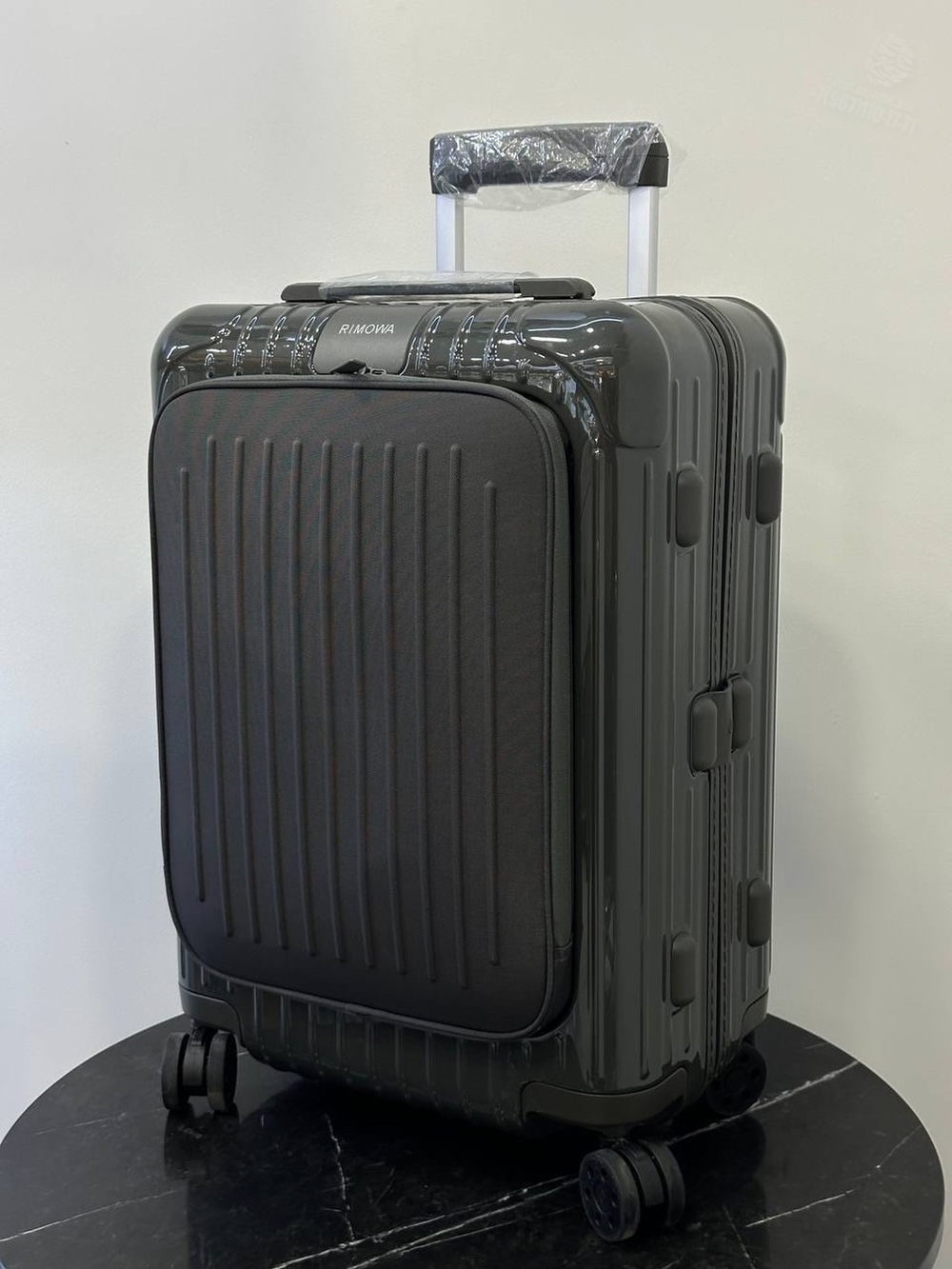 Чемодан Rimowa Essential Sleeve Cabin