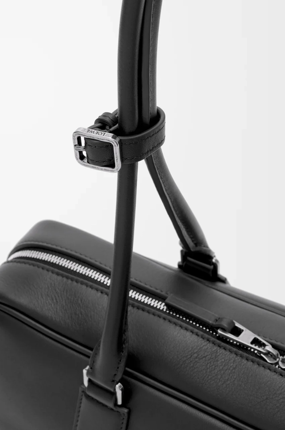 Loewe Укороченная сумка Amazona 31 из блестящей телячьей кожи, черный