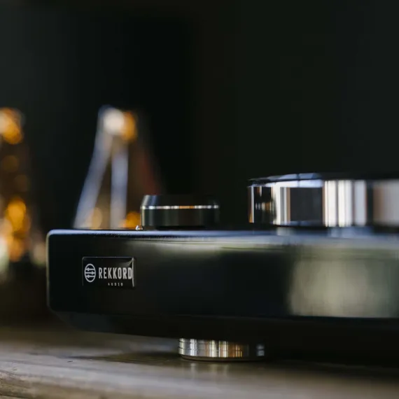 Rekkord Audio M600 (Quintet Red) Black Matt