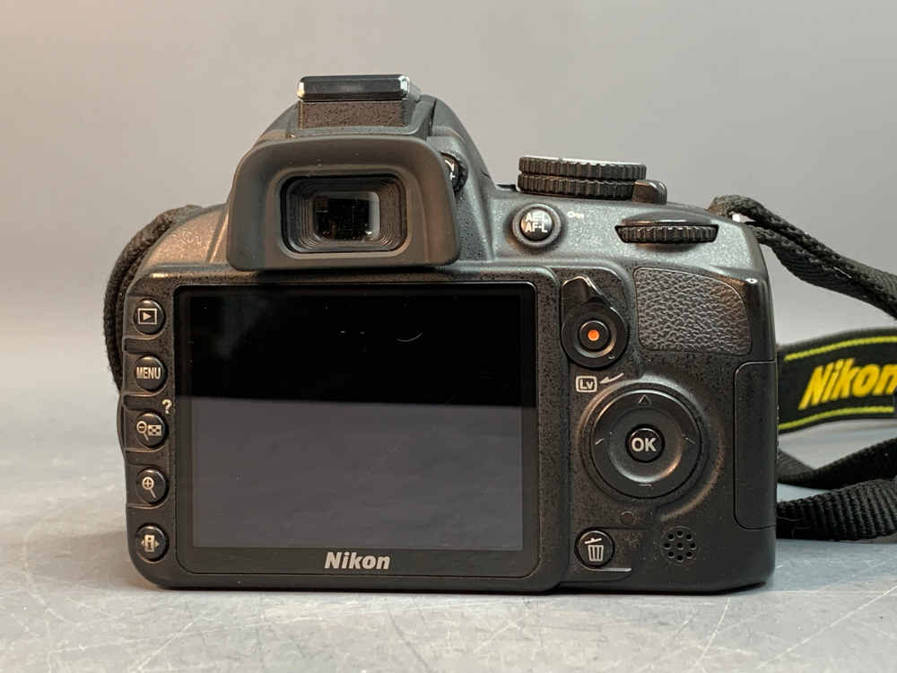 Nikon D3100 11.190 кадров