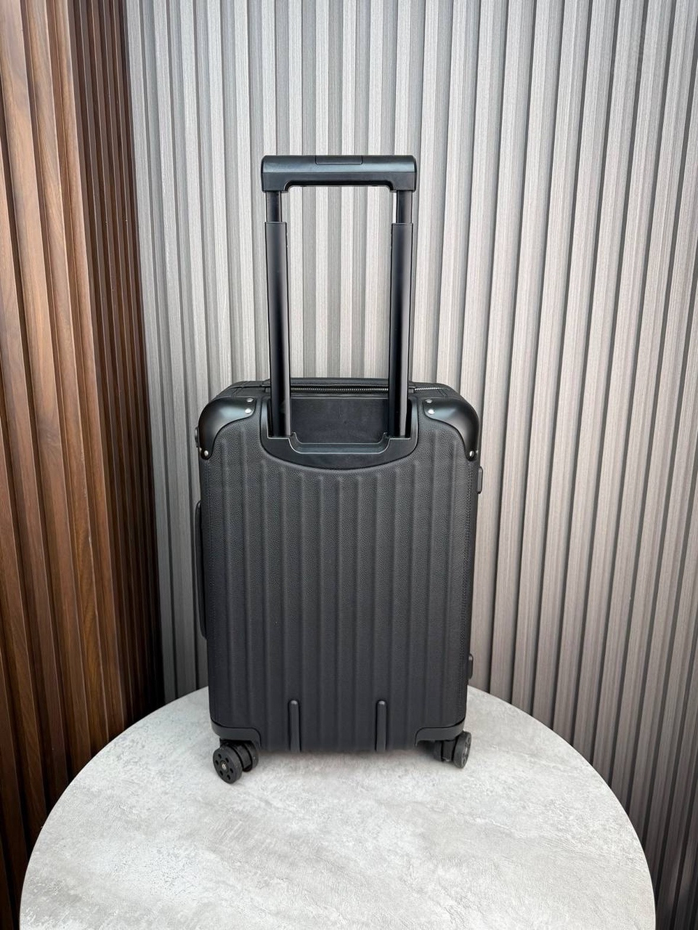 Дорожный чемодан Rimowa Distinct