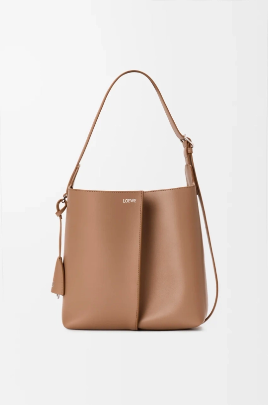Loewe Средняя сумка-ведро Bilbao из гладкой телячьей кожи, мокко