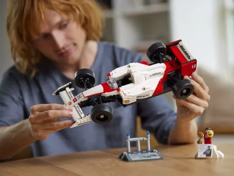 Конструктор LEGO Icons 10330 McLaren F1 MP4/4 и Айртон Сенна