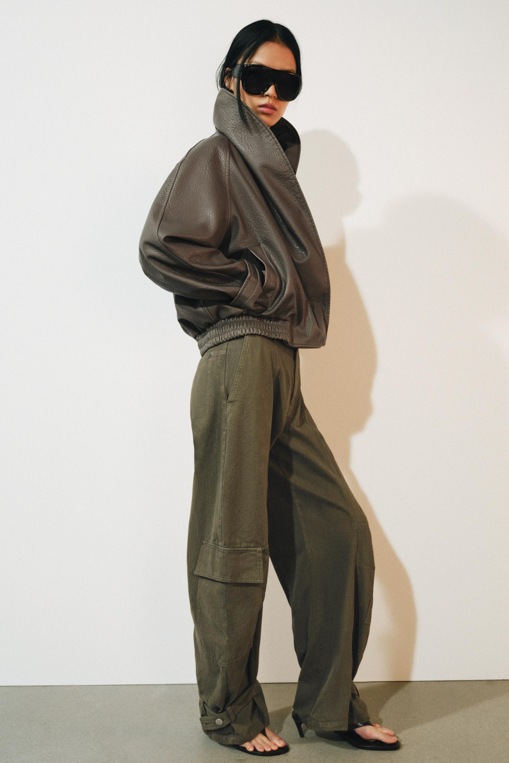 БРЮКИ БАРРЕЛЬ КАРГО — ZW COLLECTION — ZARA