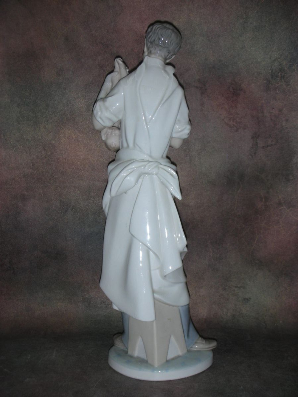Статуэтка. Фарфор. Врач Акушер. Lladro. Испания