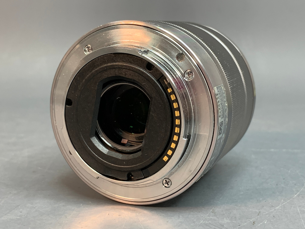 Sony 18-55mm 3.5-5.6 E OSS царапины на передней линзе