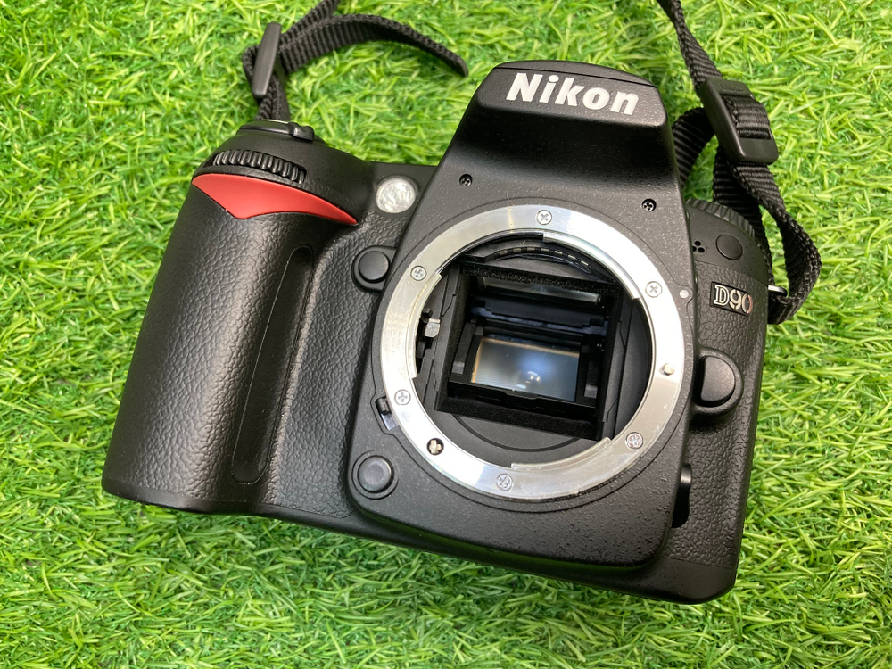 Nikon D90 2.200 кадров