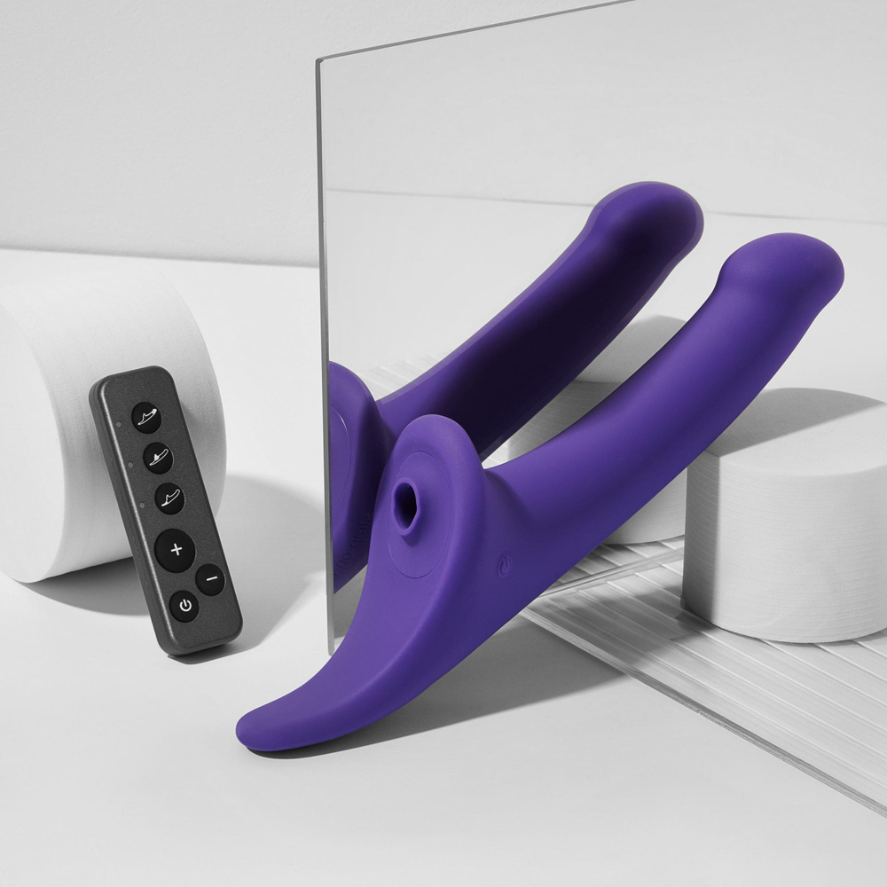 Фаллоимитатор Strap-on-me MULTI ORGASM DILDO c стимуляцией клитора и вибрацией L (фиолетовый)