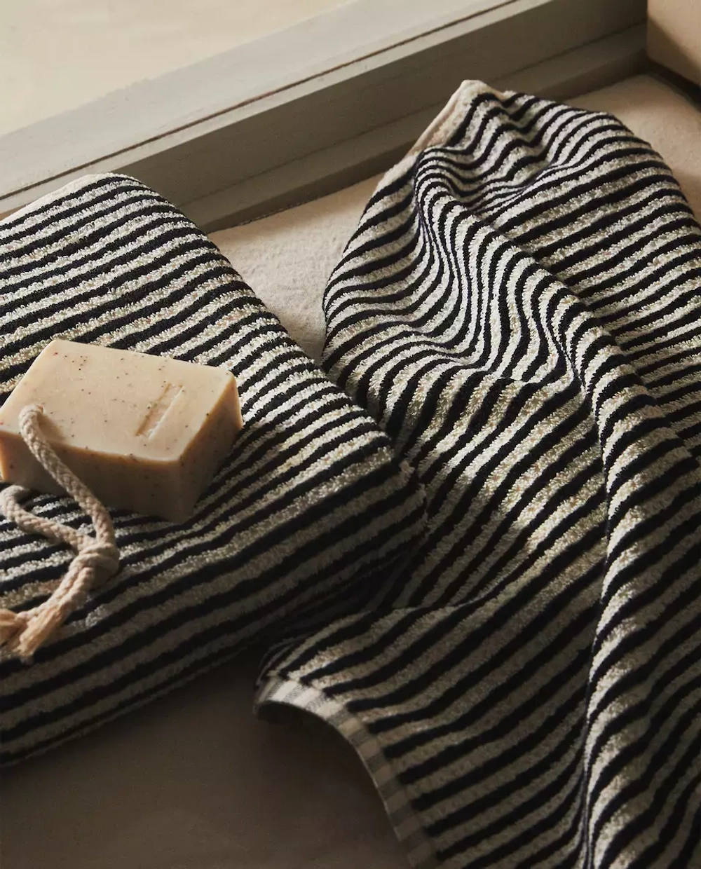 ZARA HOME ПОЛОТЕНЦЕ В ПОЛОСКУ, ЧЕРНЫЙ