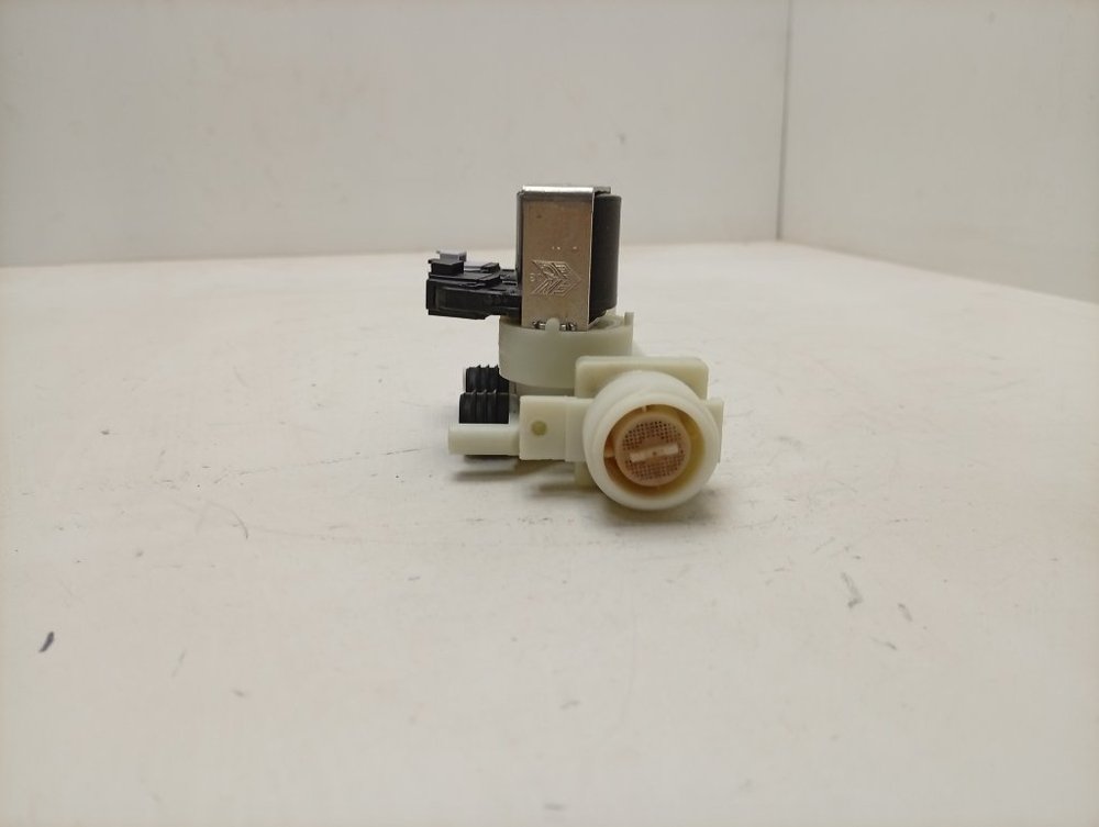 BWE81282LB кт35 Клапан подачи воды для стиральной машины Ariston, Indesit C00110333 б/у