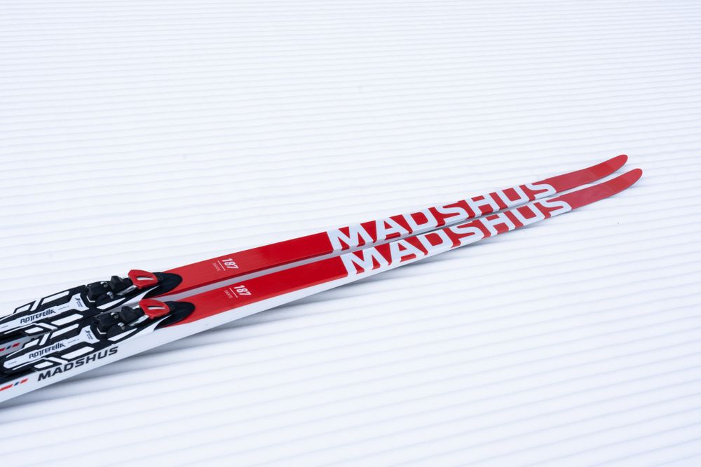 Спортивные лыжи Madshus Race Pro Skate Universal (2024/2025) для конькового хода