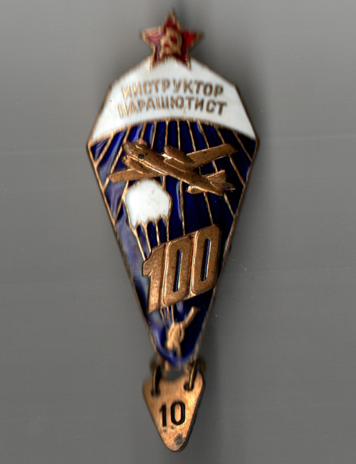 Нагрудный знак Инструктор парашютист - з-д Победа - тяжелый металл, горячая эмаль - СССР