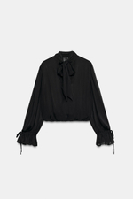 ТОП СО СБОРКАМИ И БАНТОМ НА СПИНЕ — ZARA