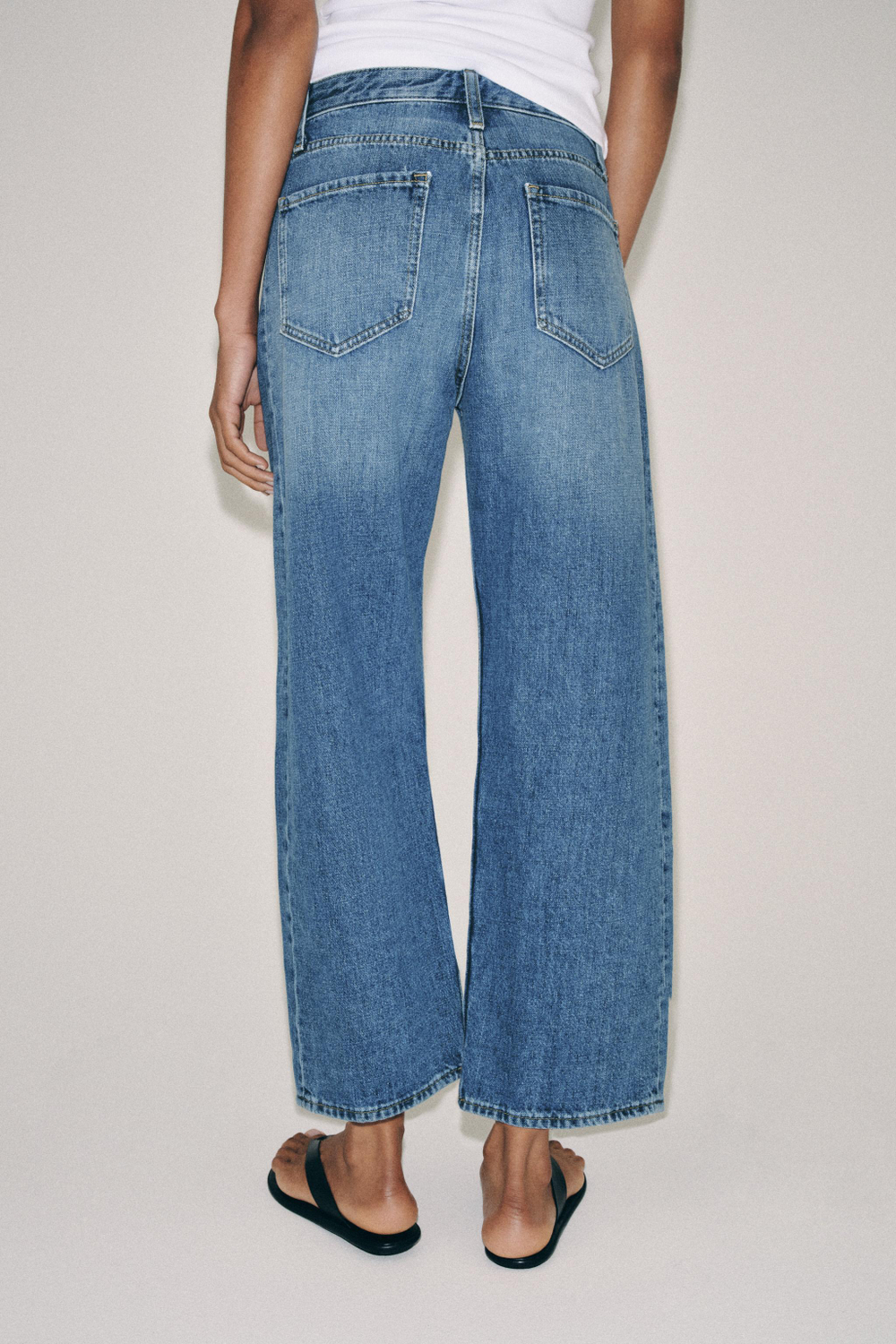 ДЖИНСЫ ZW COLLECTION ANKLE RELAXED СО СРЕДНЕЙ ПОСАДКОЙ — ZARA