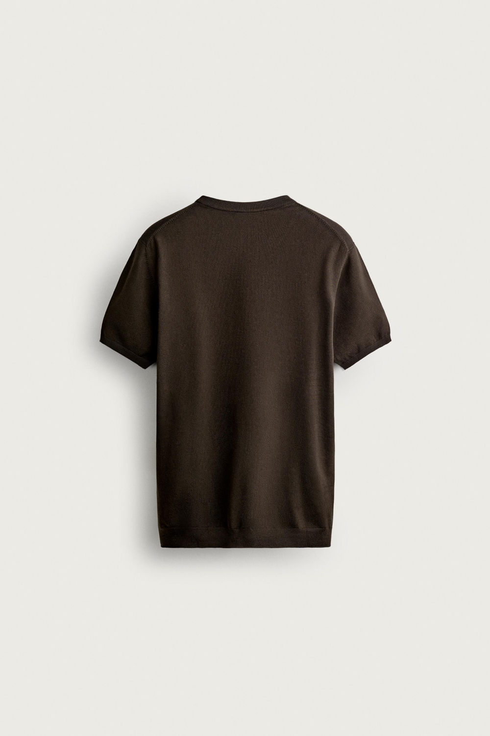 БАЗОВАЯ ФУТБОЛКА КЛАССИЧЕСКОГО КРОЯ — ZARA