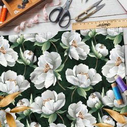 Ткань лён белые цветы из комиксов на тёмно-зелёном фоне