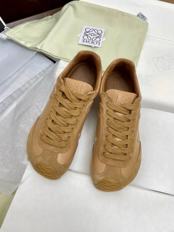Женские кроссовки Loewe Ballet Runner коричневого цвета с узорами