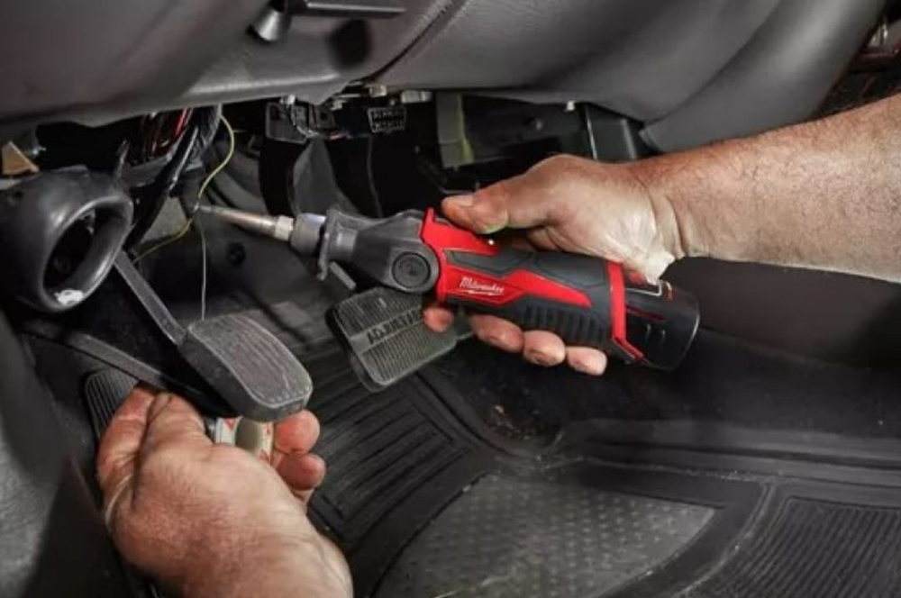 Аккумуляторный паяльник Milwaukee M12 SI-201C Li-Ion 2Ач 4933459761