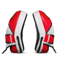 Лапы тренерские LEADERS CLASSIC CURVED BK/RD/WH (ONE, кожа, черный/красный/белый)