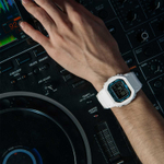 Часы Casio DW-B5600SF-7