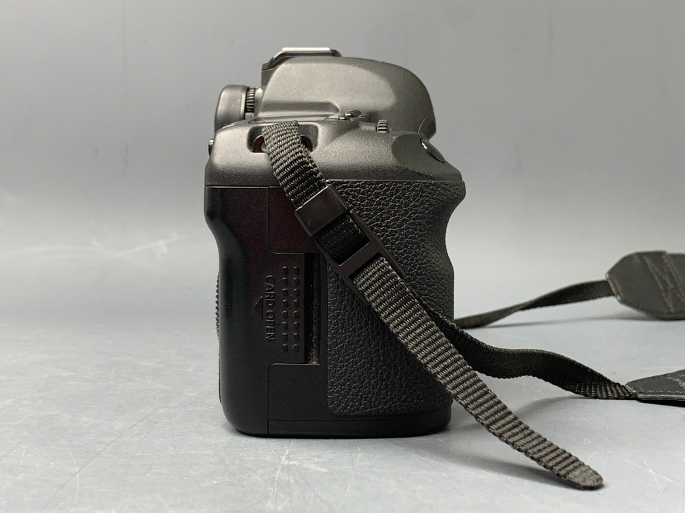 Canon EOS 5D Mark II Body 29229 Кадров