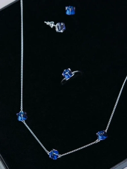 Кольцо Миражи тонкое с синим кристаллом Swarovski