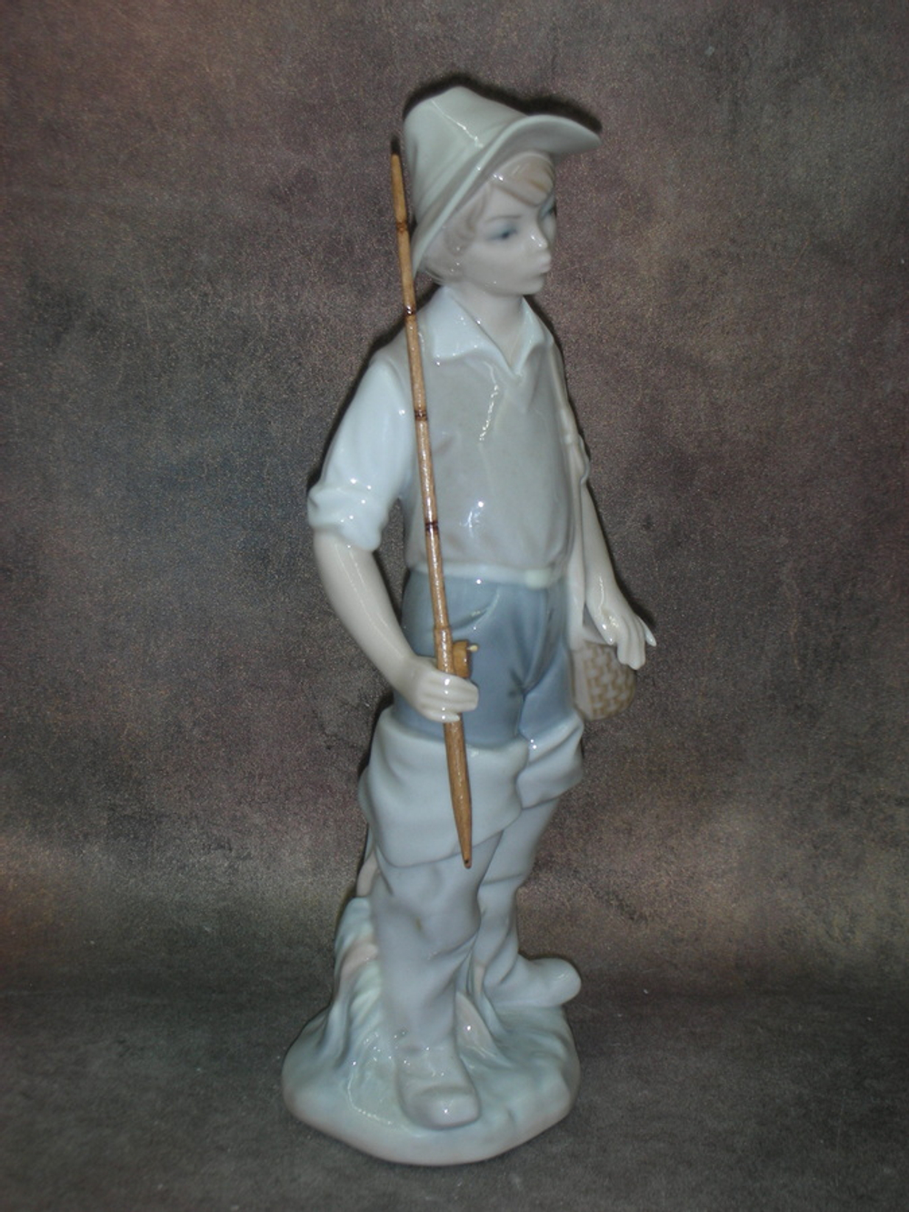 Статуэтка. Фарфор. Юный рыбак. Lladro. Испания