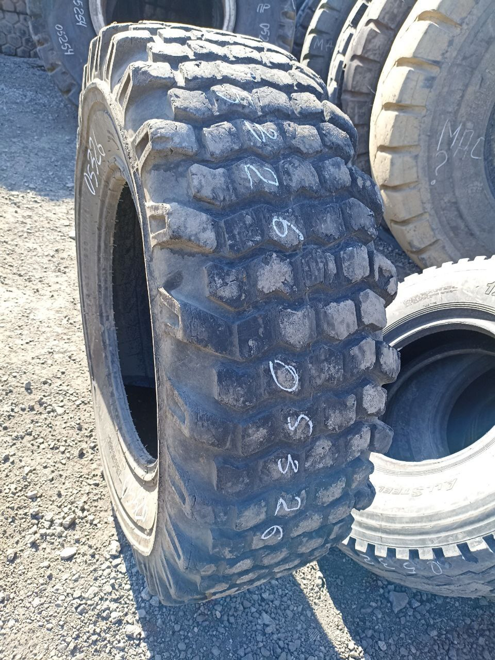 16.9-28 Armour Ti200 шина б/у
