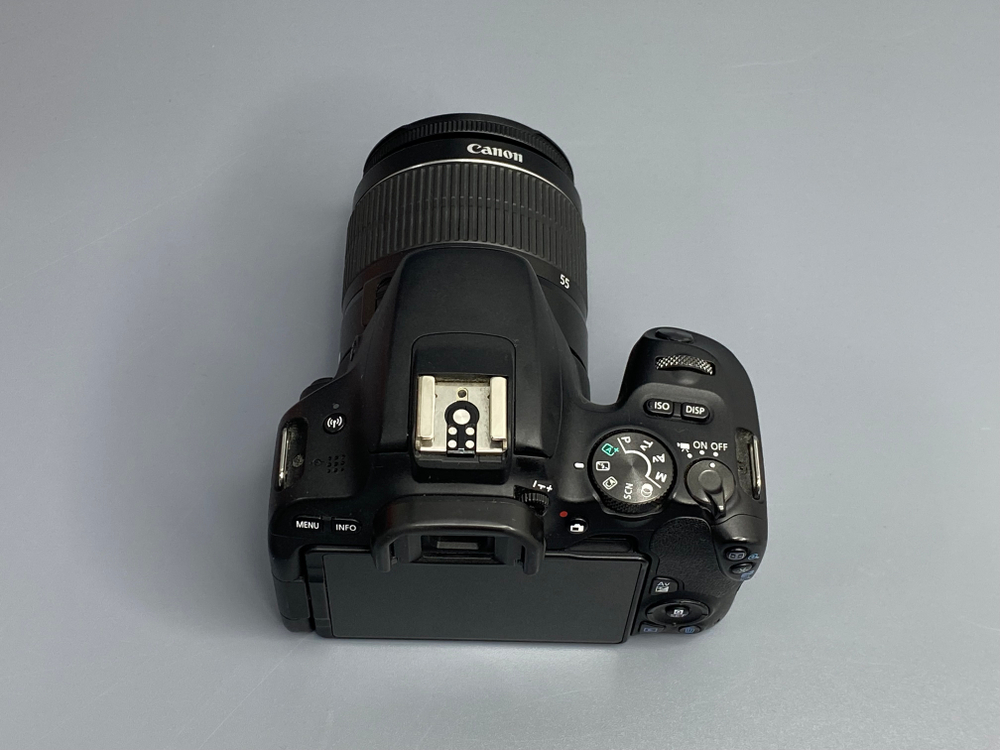 Canon EOS 200D + EF-S 18-55mm — 90 000 кадров