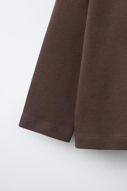 ZARA ОДНОТОННАЯ ФУТБОЛКА ИЗ ИНТЕРЛОКА, КОРИЧНЕВЫЙ