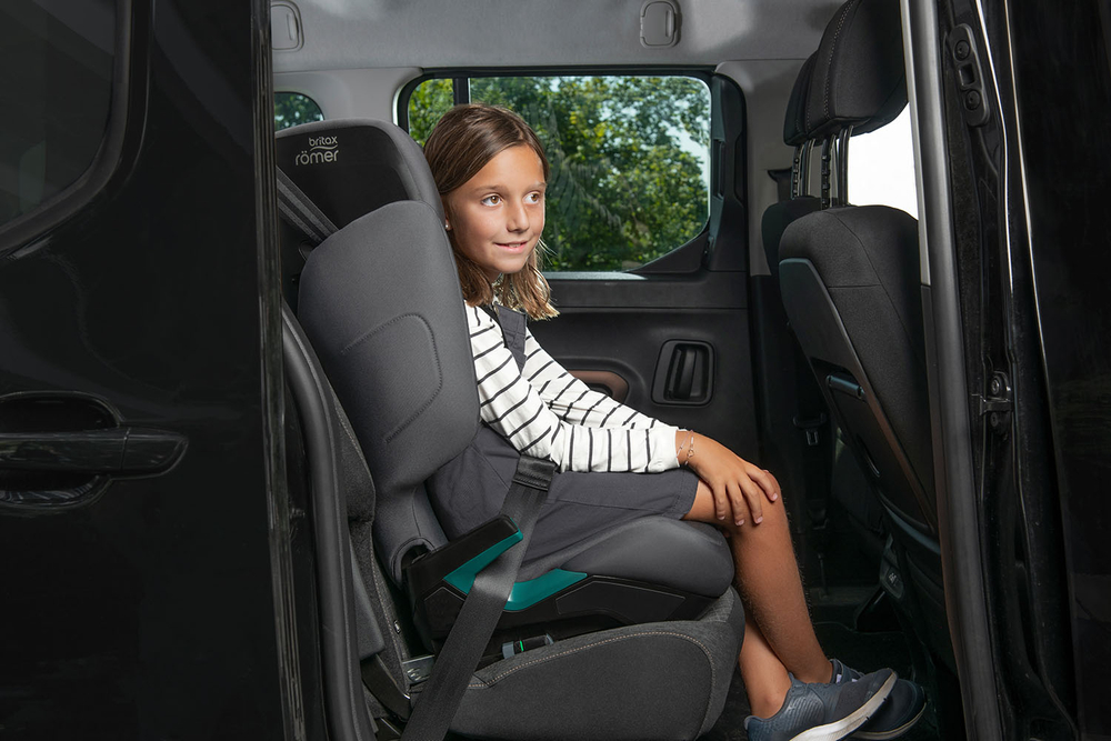 Автокресло 2/3 Britax Roemer HI-LINER Midnight Grey, от 3,5 до 12 лет ,15-36 кг (100 - 150 см), серый