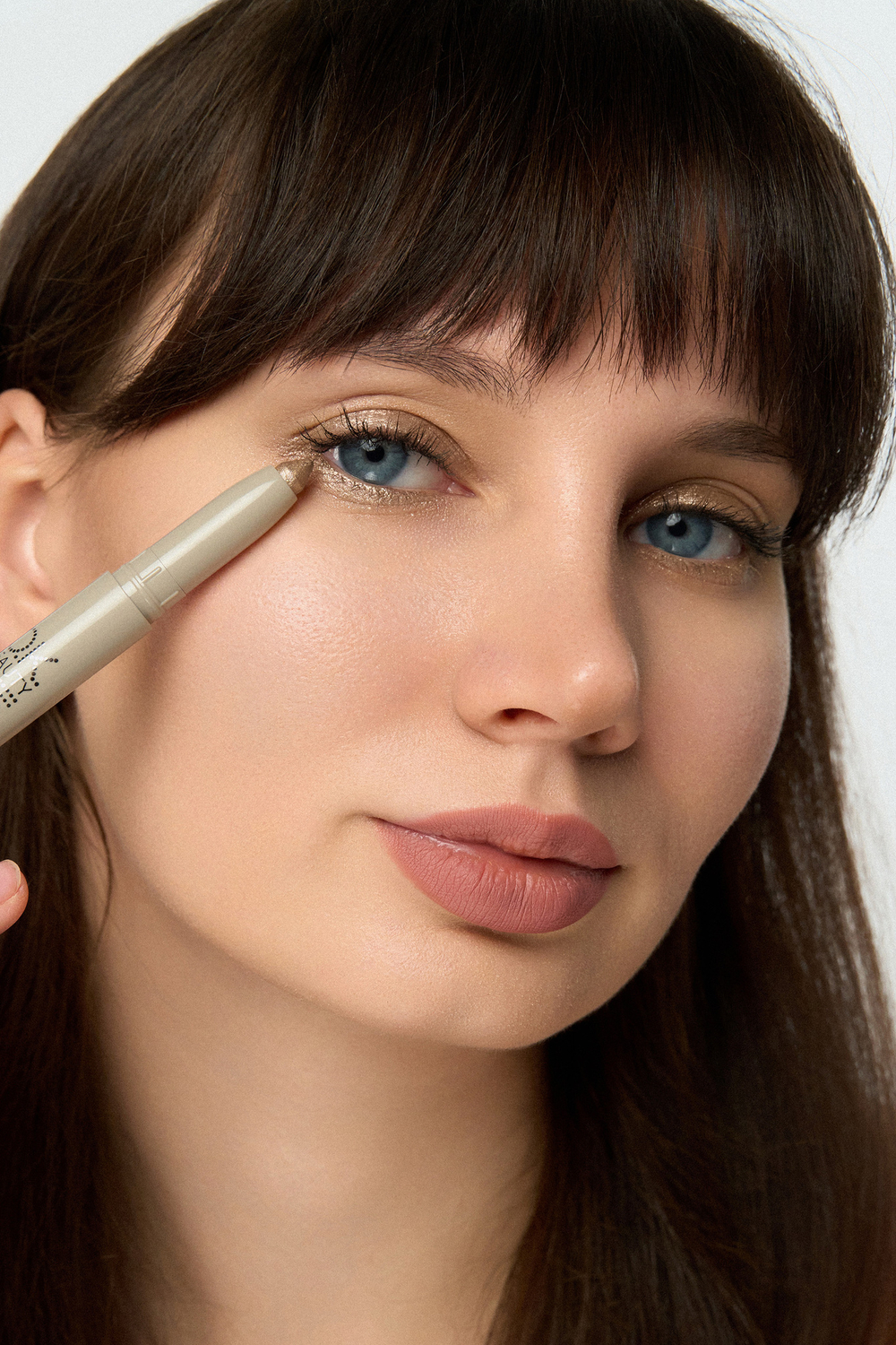 Стойкие тени-карандаш для век LASTING EYESHADOW STICK в оттенке LEO
