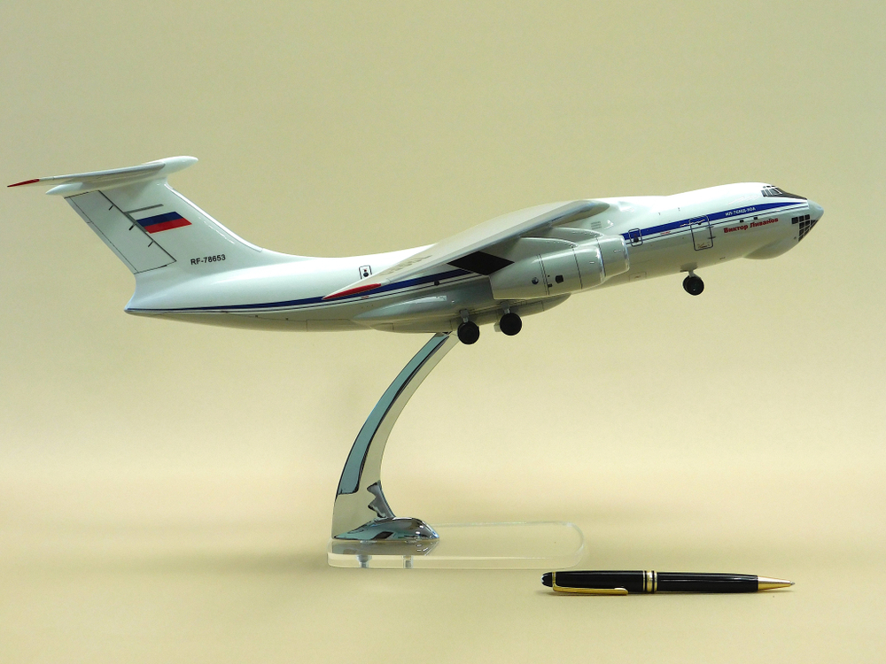 Модель самолета Ил-76МД-90А (М1:100, RF-78653, с шасси)