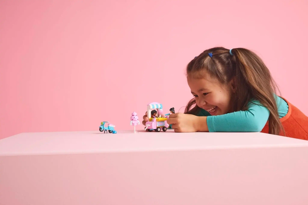 Конструктор LEGO Friends 42643 Подставка для сладкой ваты и скутер