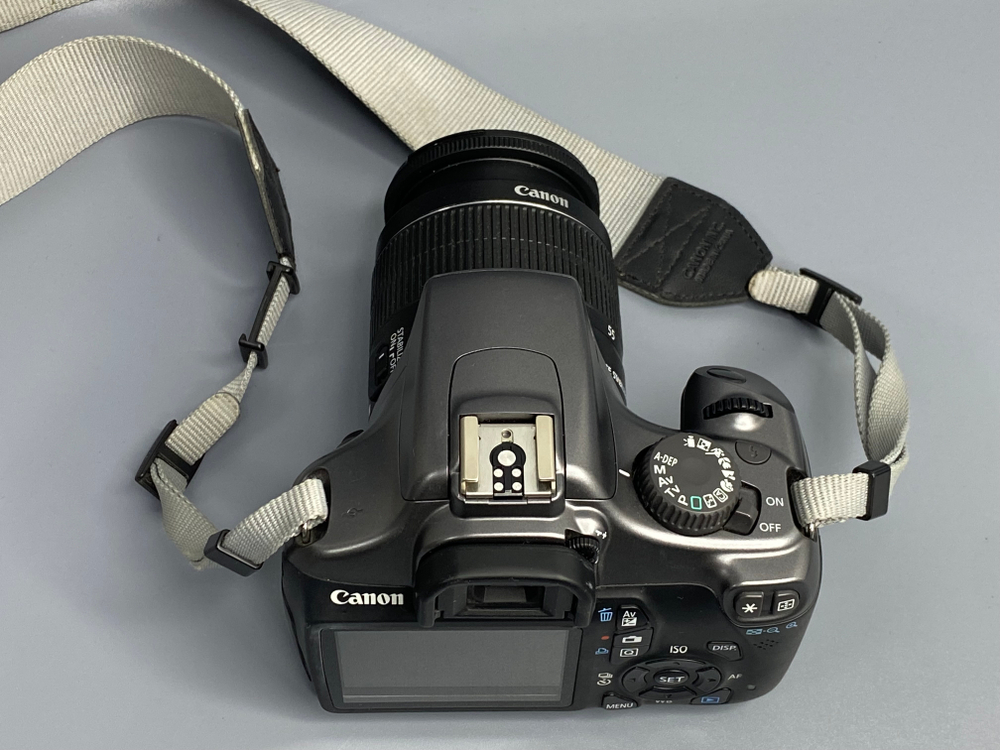 Canon EOS 1100D Kit 18-55mm 3800 кадров