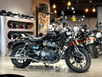 Royal Enfield Super Meteor 650 Astral Black (Base)
