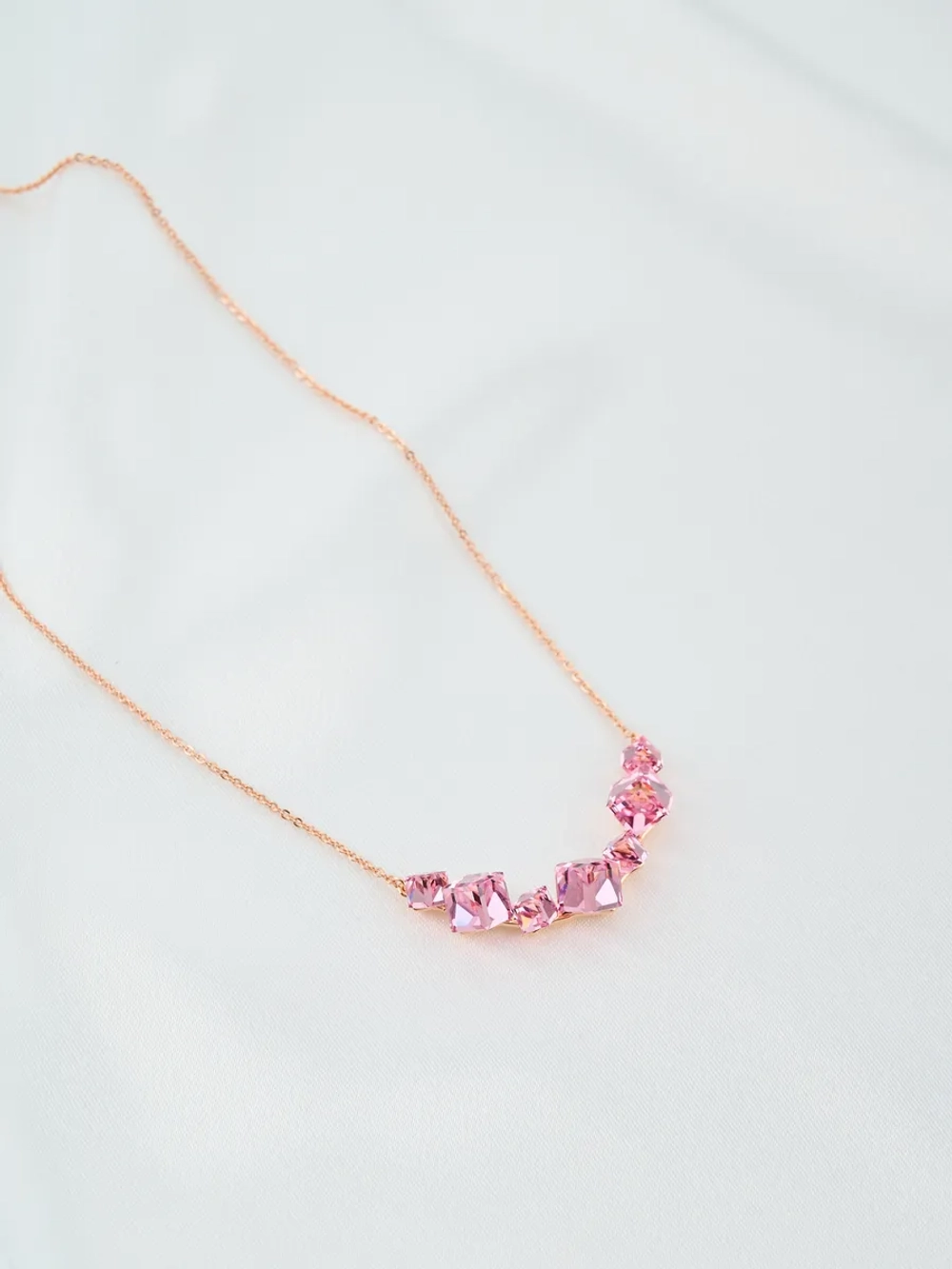 Колье дуга Мираж с розовыми кристаллами Swarovski