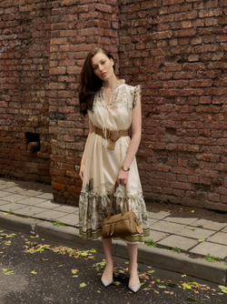 Платье с поясом