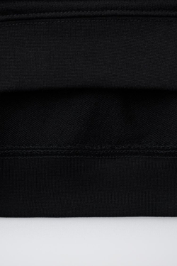 ZARA ТОЛСТОВКА С КОРОТКИМИ РУКАВАМИ И РЕЛЬЕФНОЙ НАДПИСЬЮ, ЧЕРНЫЙ