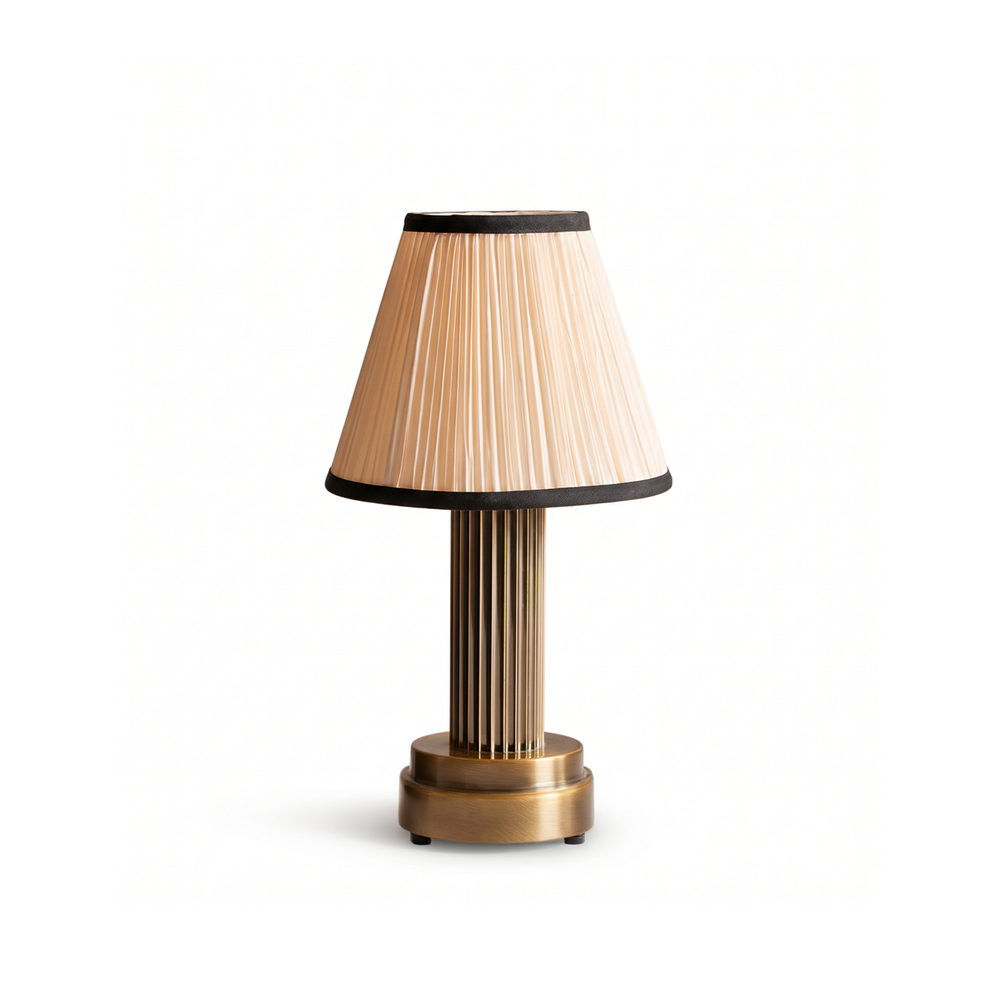 Настольный дизайнерский светильник Emmie от Soho Home