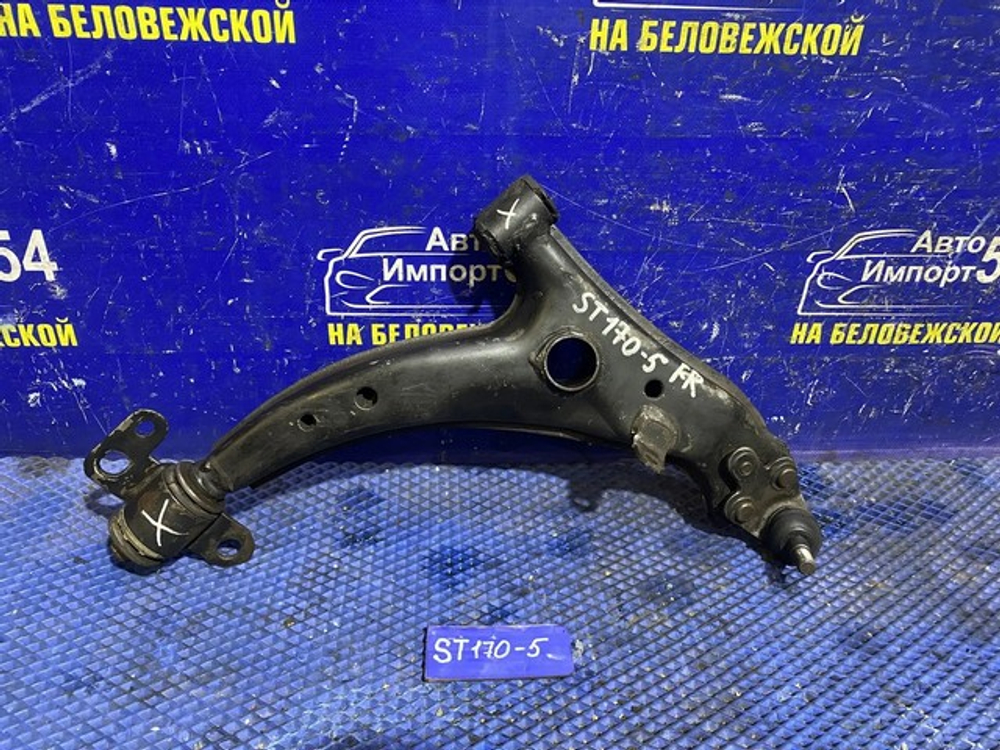 Рычаг передний правый TOYOTA CARINA 1991