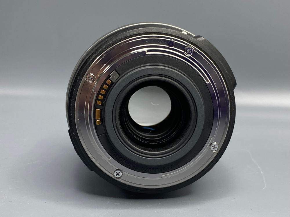 Canon EF-S 18-200mm f/3.5-5.6 IS трещина на корпусе