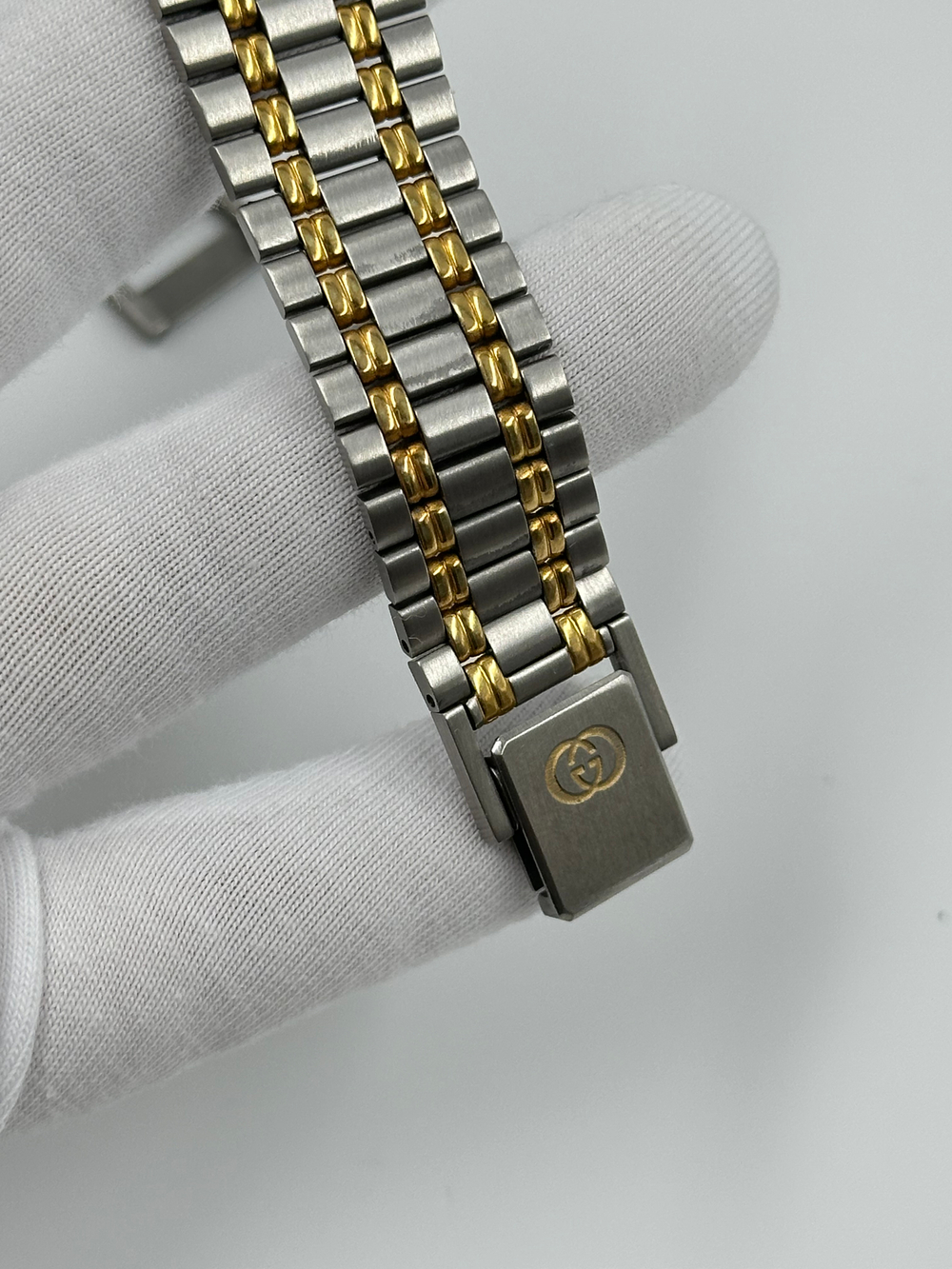 Часы Gucci 9000M